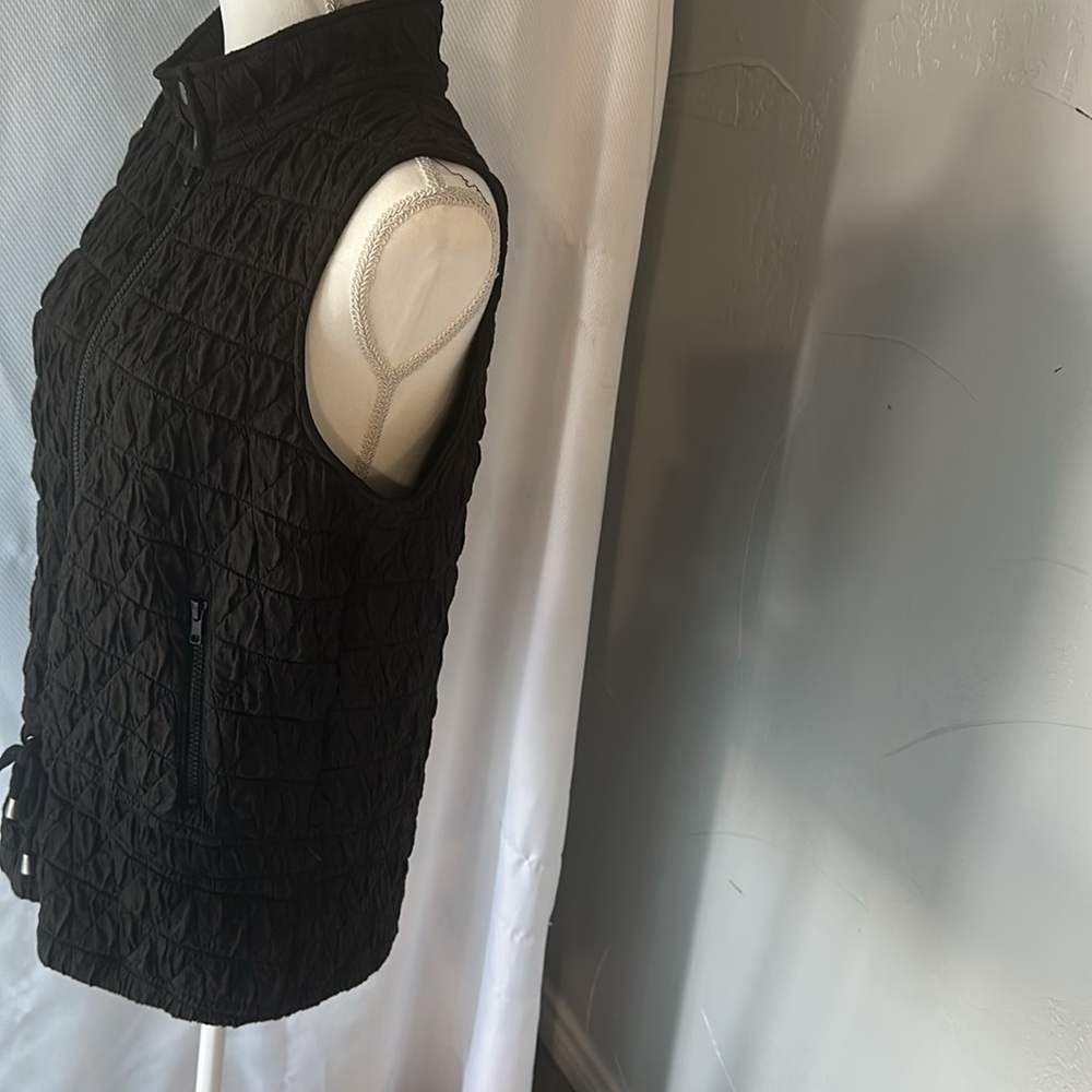 Doe & Rae Dark Quilted Vest - Picture 3 of 7